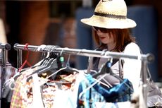 Swap parties - a very social way to exchange goods for free (see Community Reuse Initiatives for more info) © PA